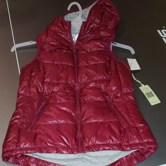 "New" Burgundy Vest with Hoodie NWT - Picture 1 of 3